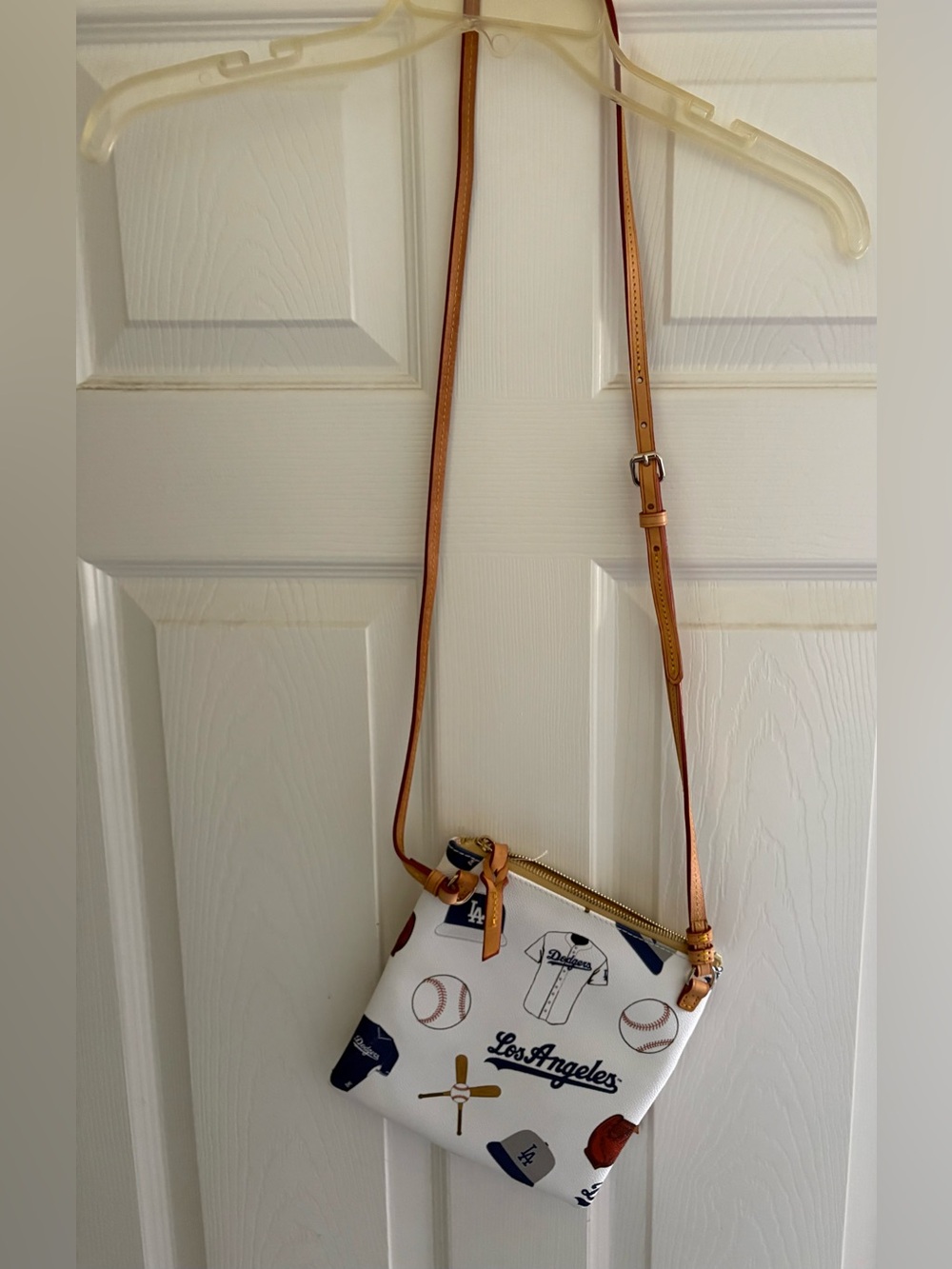 Los Angeles Dodgers Baseball White Dooney and Bourke small Crossbody Bag